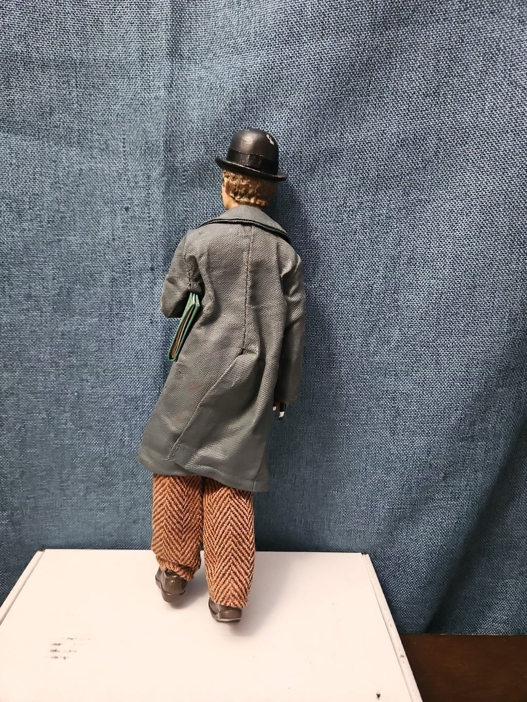 Possible Dreams Clothtique "Victorian Gentleman Caroler" (2003)