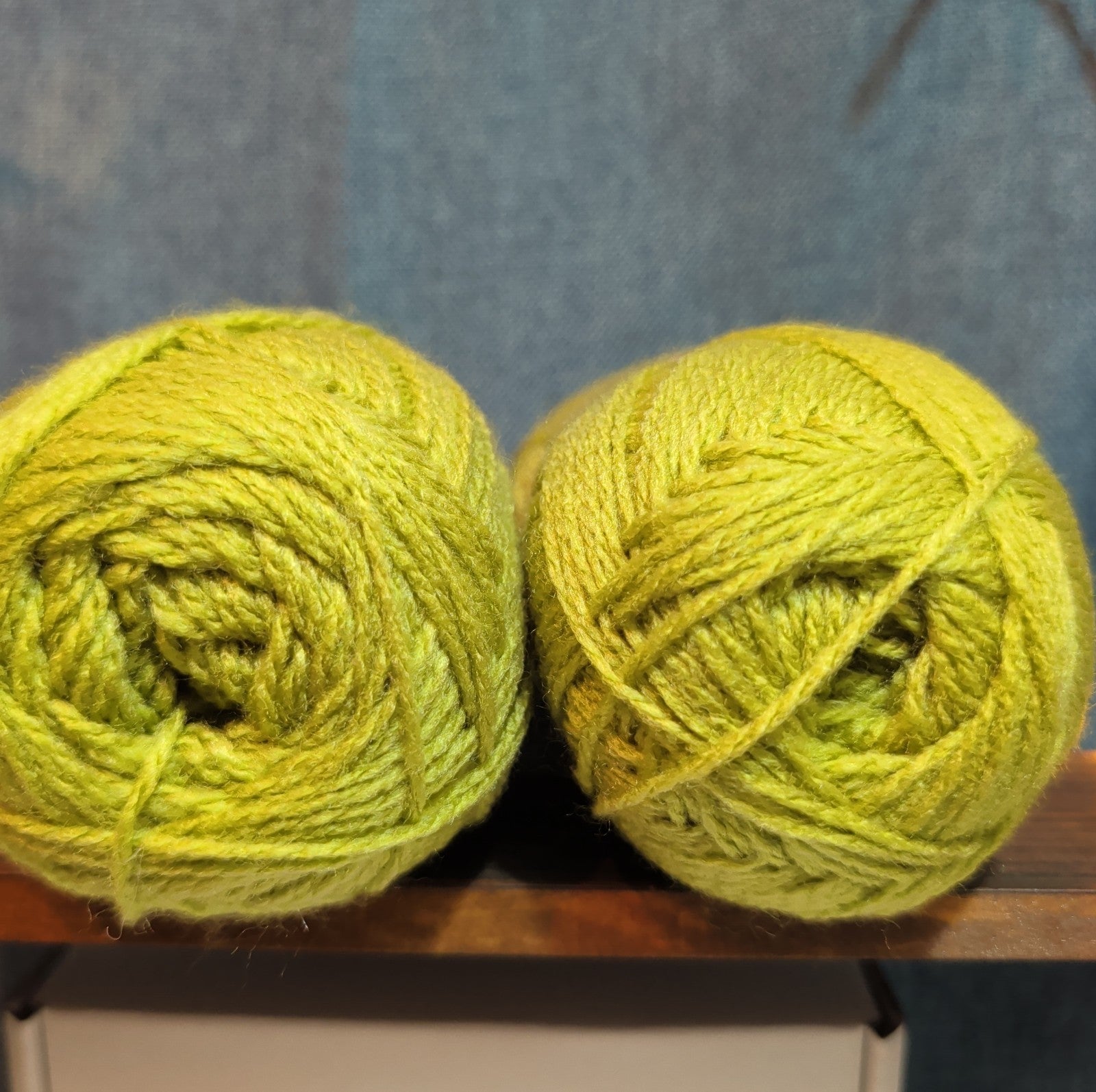 Herrschners Afghan Yarn 2 Ply Celadon Green Acrylic 2 Skein Lot 0046