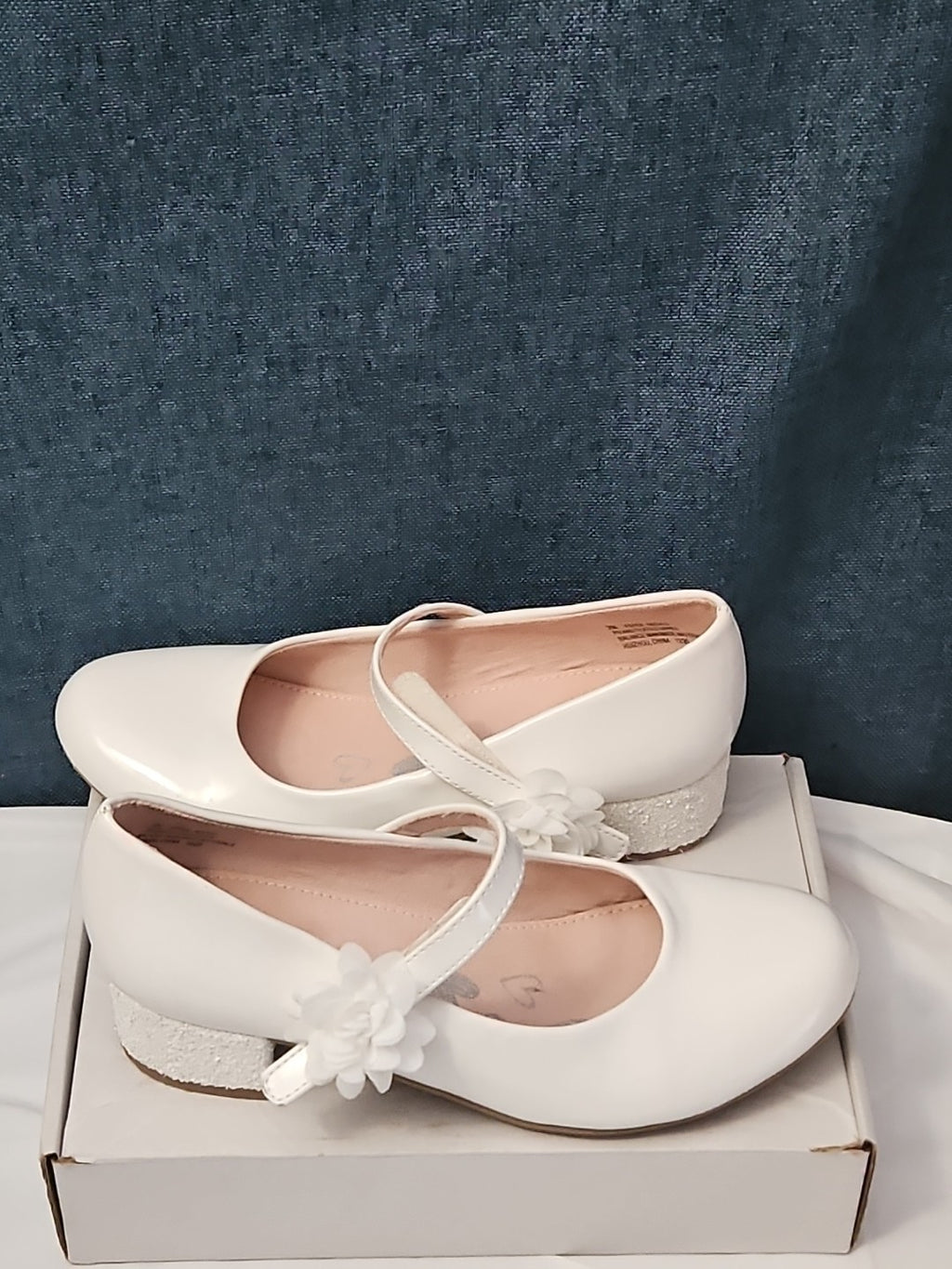 Olive & Edie Girls White Patent Heidie Pump Size 2 | Sparkly Glitter Heel Mary J