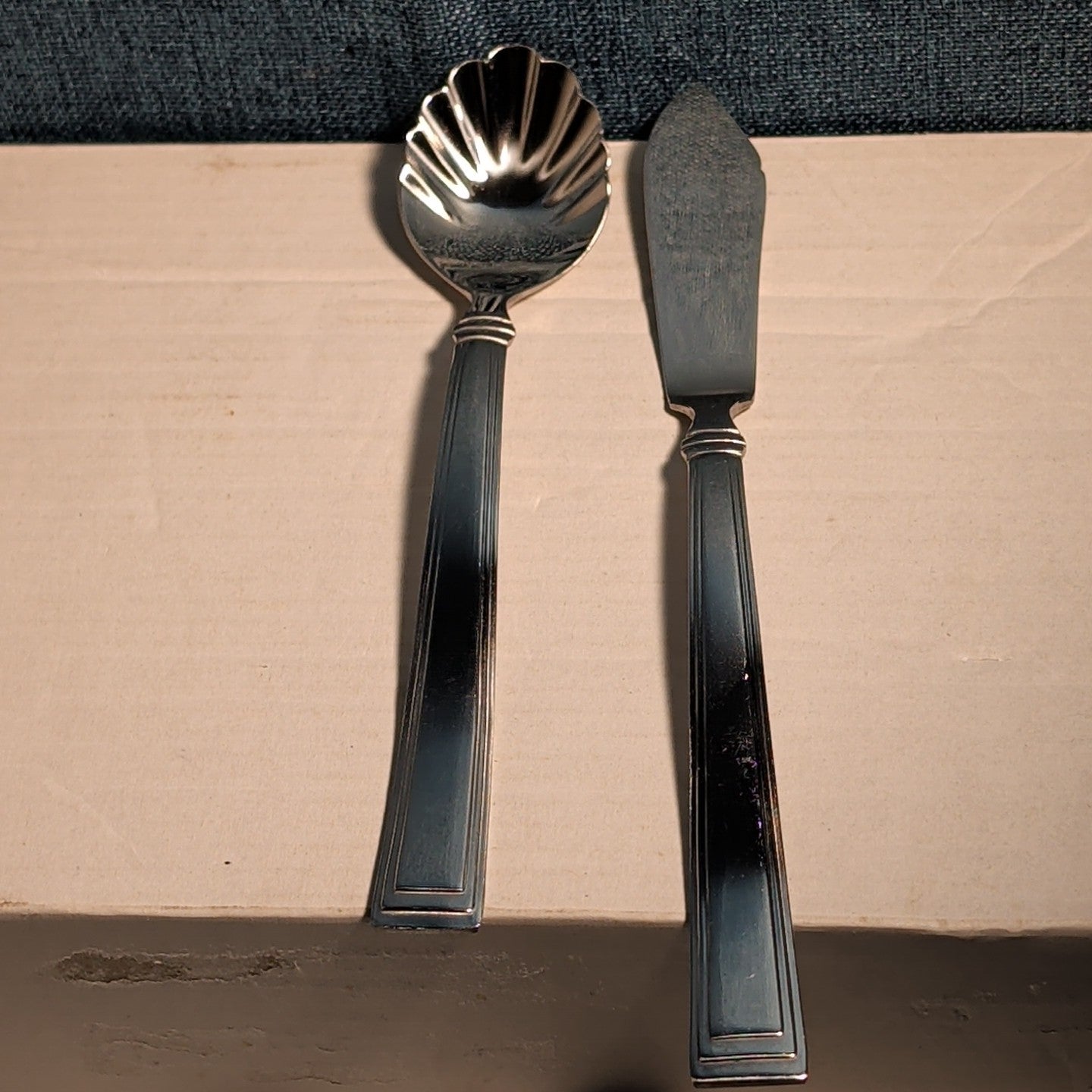 Hampton Silversmiths PORTFOLIO Sugar Spoon & Butter Knife Set | Glossy 208