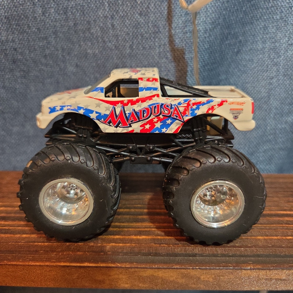 Hot Wheels Monster Jam Madusa Truck Diecast 2011