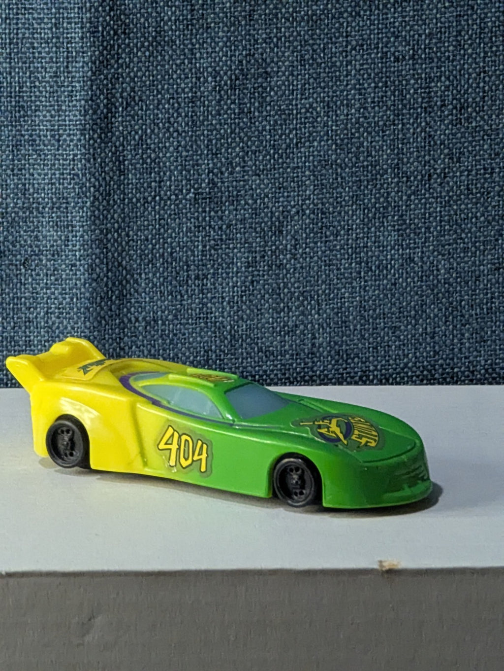 NASCAR Racers STUNTS #404 Fastex Car 2001 McDonald's Wendy's Pullback Toy