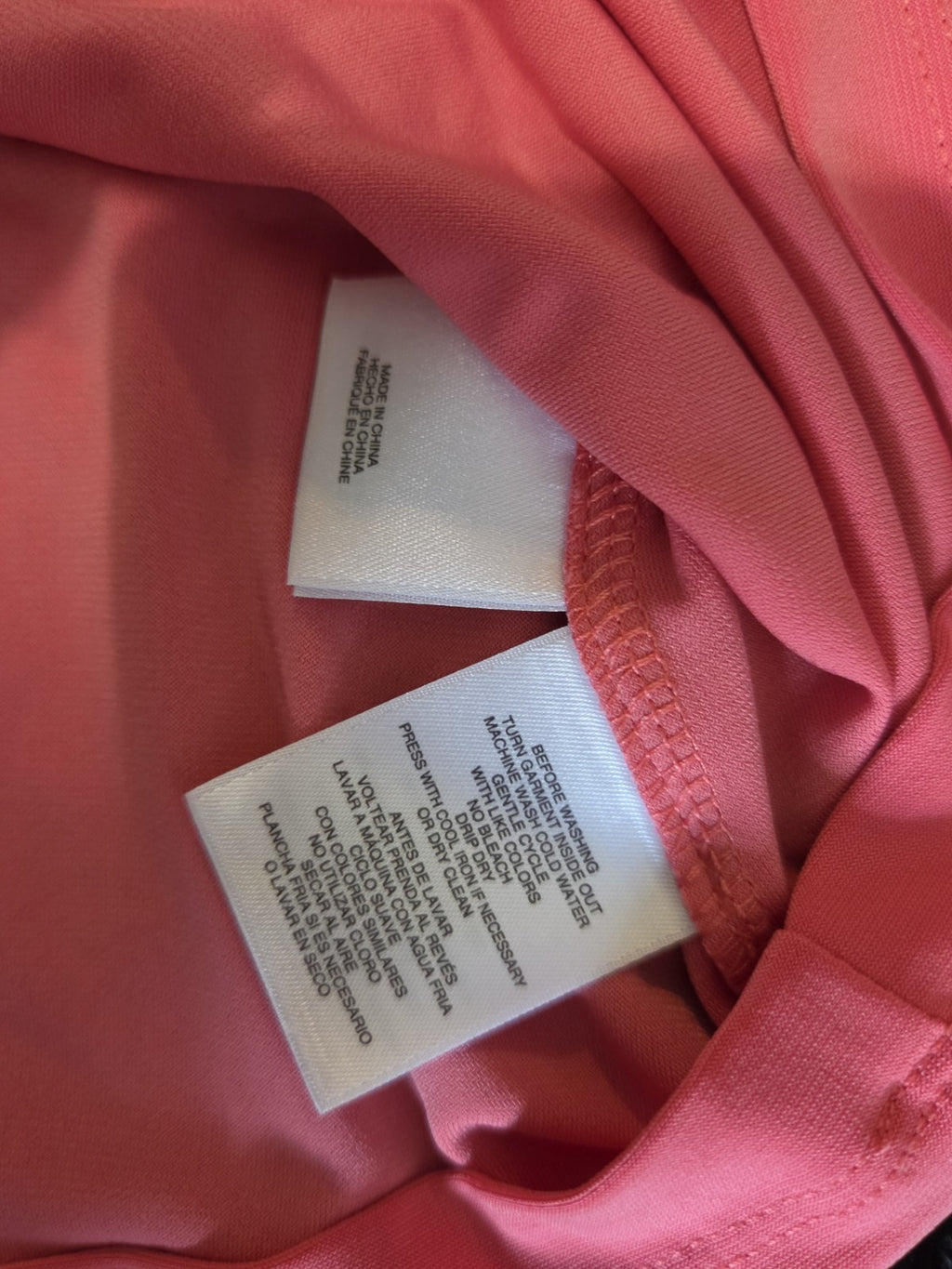 Anne Klein Sport Blouse Coral Lion Logo V-Neck Jersey Career Top Gently Used L