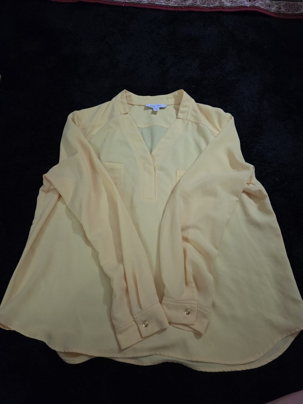 Nine West Petite XL PXL Yellow V-Neck Blouse Career Long Sleeve Pockets Popover