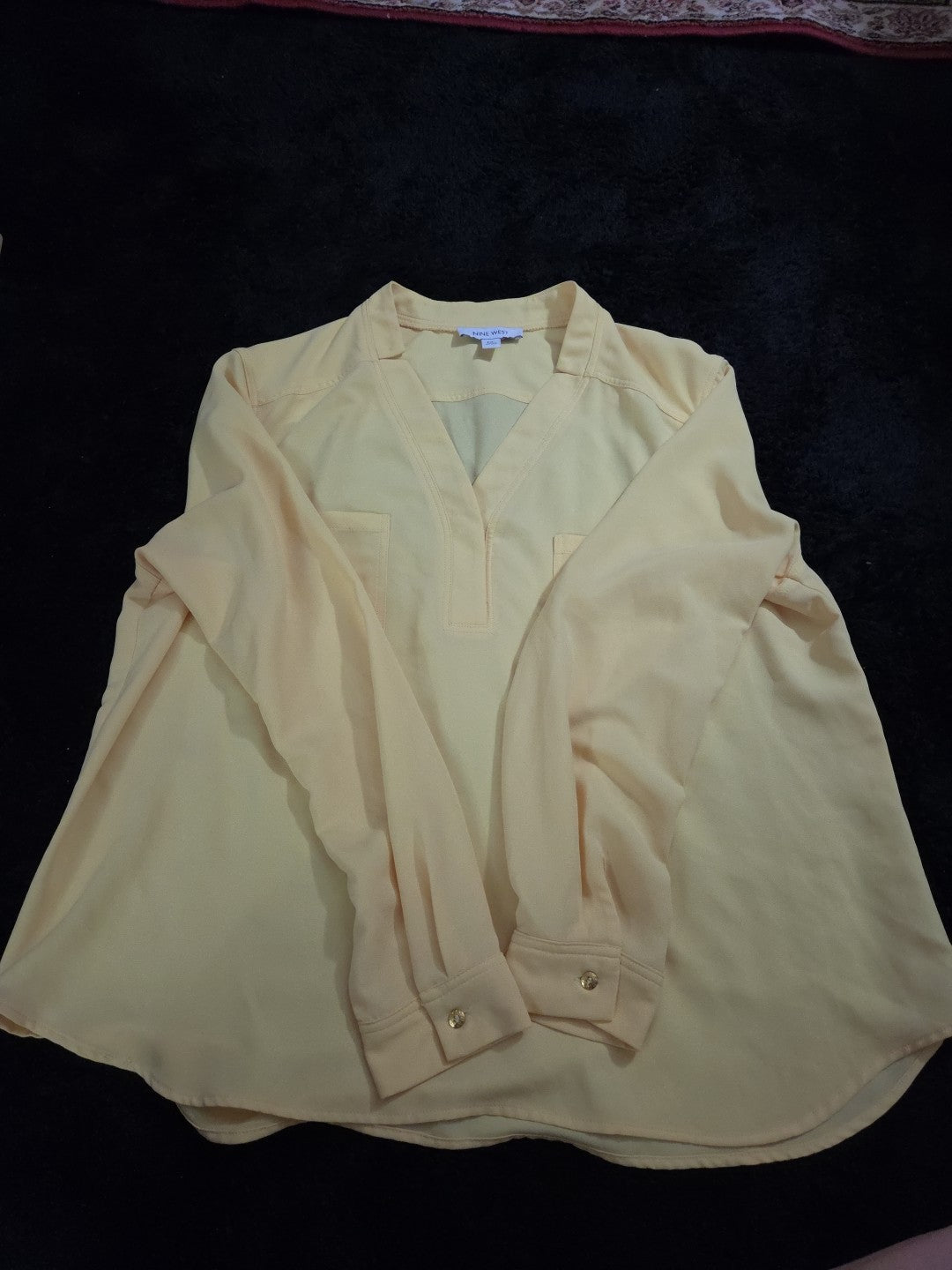 Nine West Petite XL PXL Yellow V-Neck Blouse Career Long Sleeve Pockets Popover