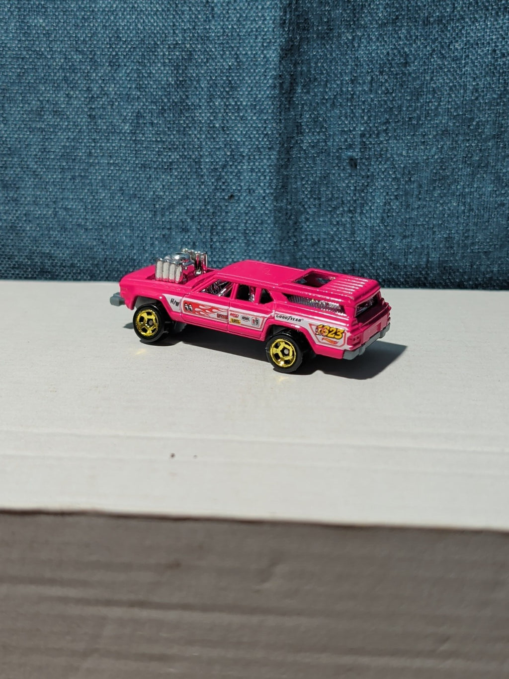 Hot Wheels Cruise Bruiser Pink | 2015 HW Wagons Demolition Derby | Loose Diecast
