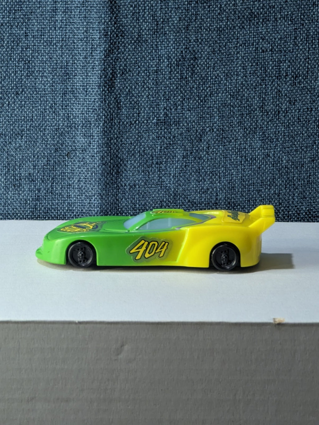 NASCAR Racers STUNTS #404 Fastex Car 2001 McDonald's Wendy's Pullback Toy
