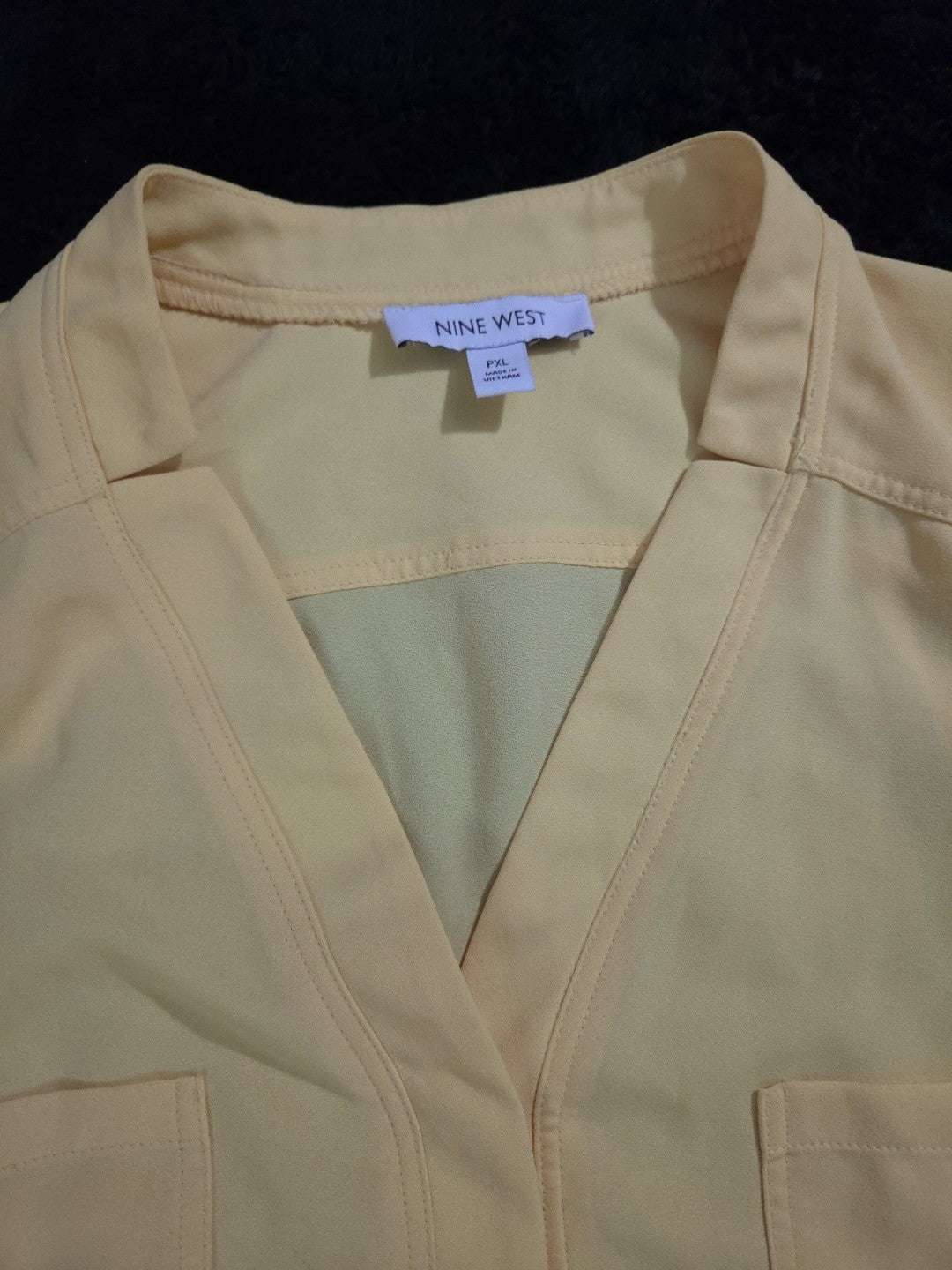 Nine West Petite XL PXL Yellow V-Neck Blouse Career Long Sleeve Pockets Popover
