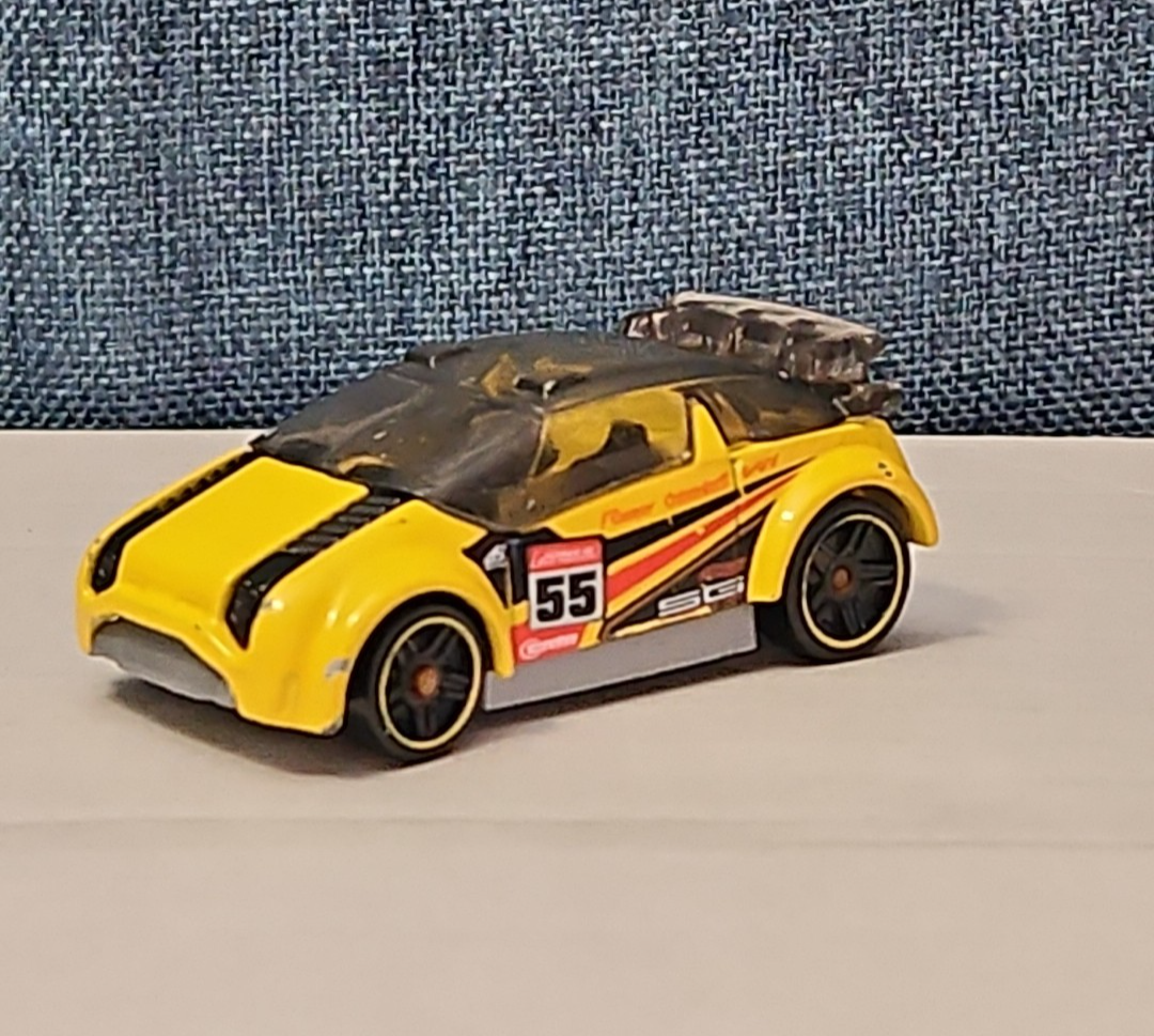 Hot Wheels Super Gnat | 2013 HW Stunt Track Aces | Yellow #55 Race Car