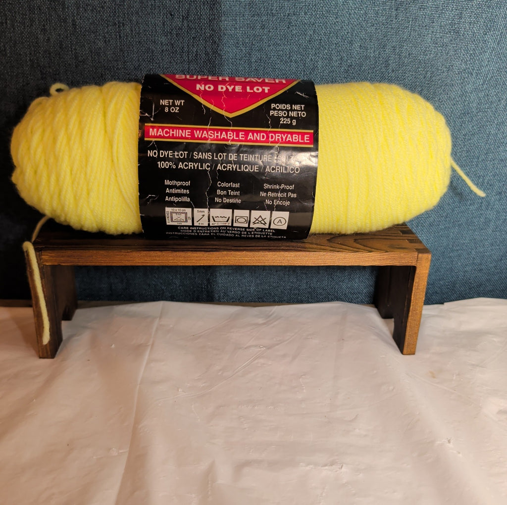 Red Heart Super Saver Pale Yellow 8oz Acrylic Yarn Worsted NWT E300