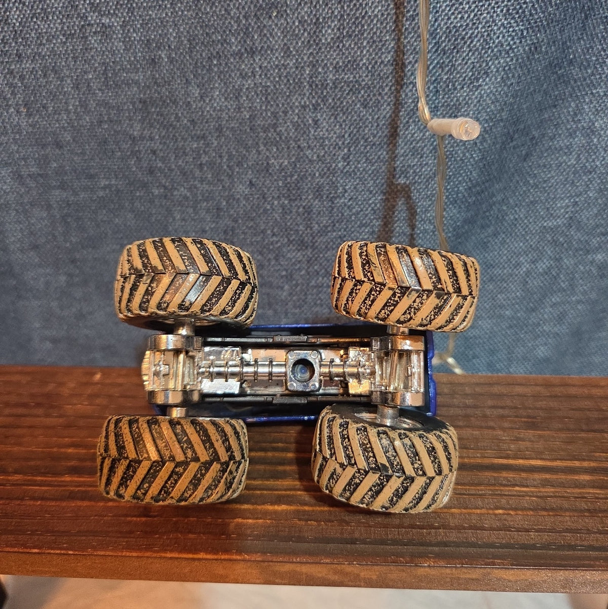Hot Wheels Monster Jam Bounty Hunter Mud Treads Diecast 2012