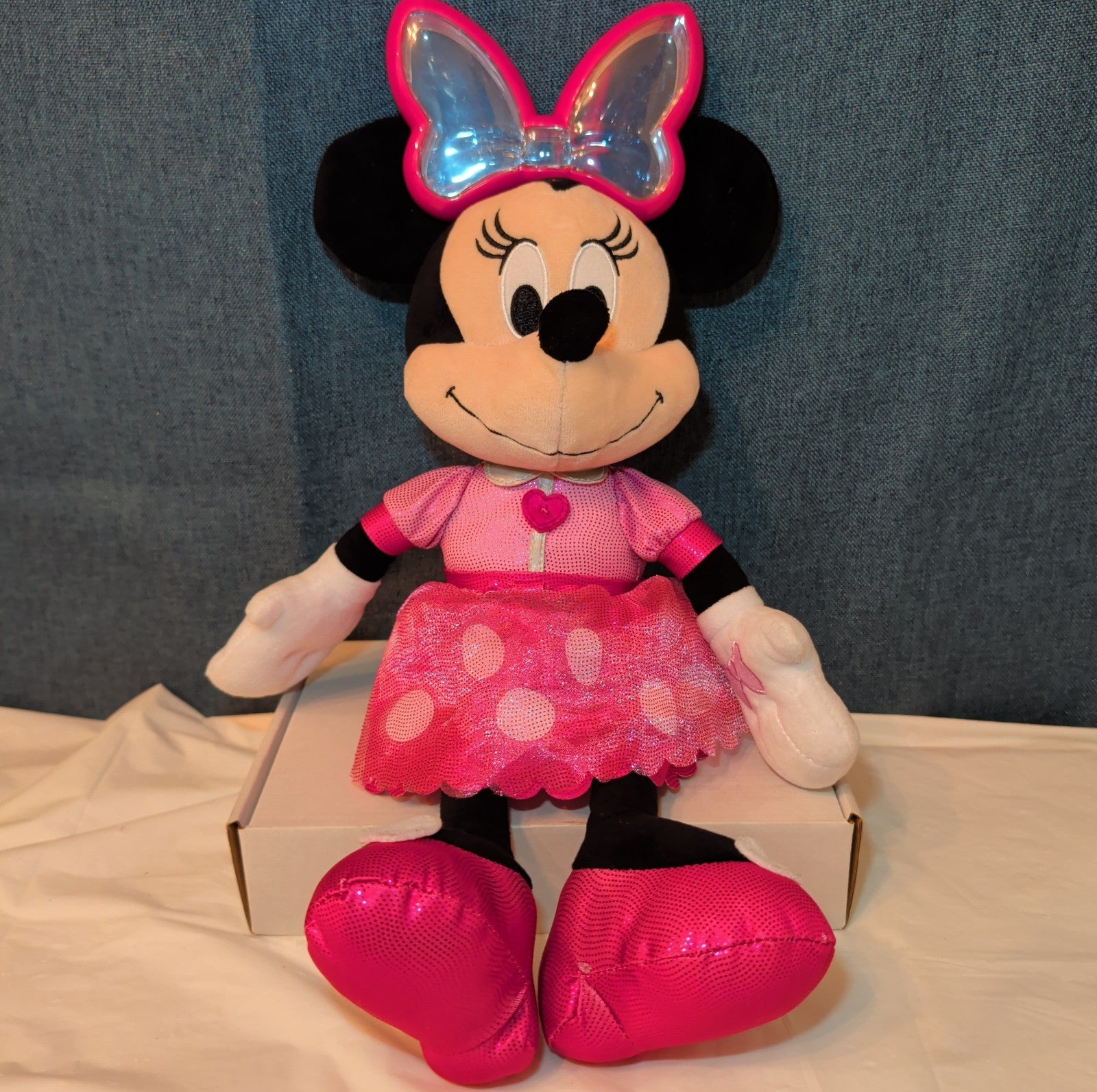 Disney Jr Colorfinity Minnie Mouse Interactive Plush 15" Light Up Talking Toy
