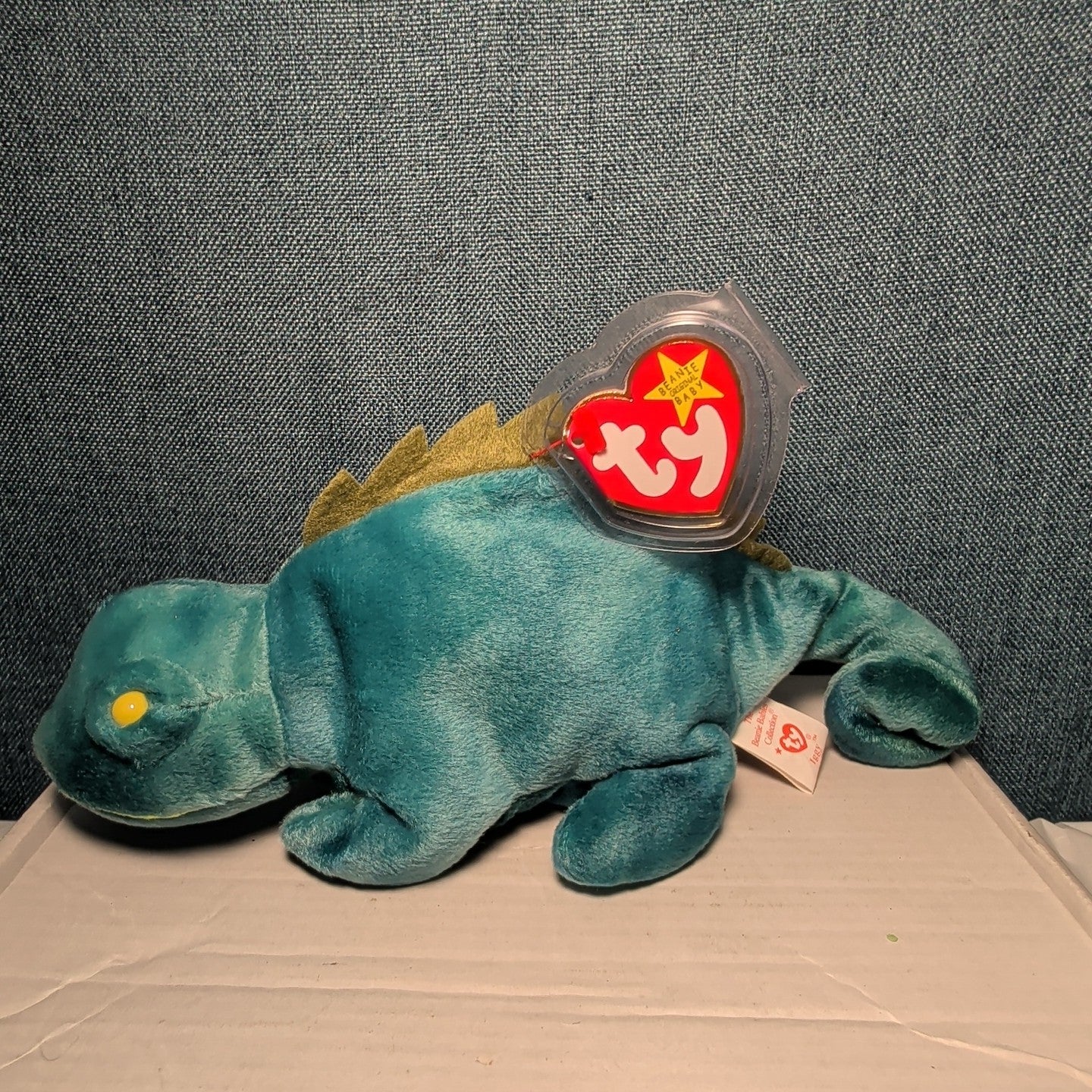 TY Beanie Baby - IGGY the Iguana (dark fabric w/ spikes) (9.5 inch) - MWMTs