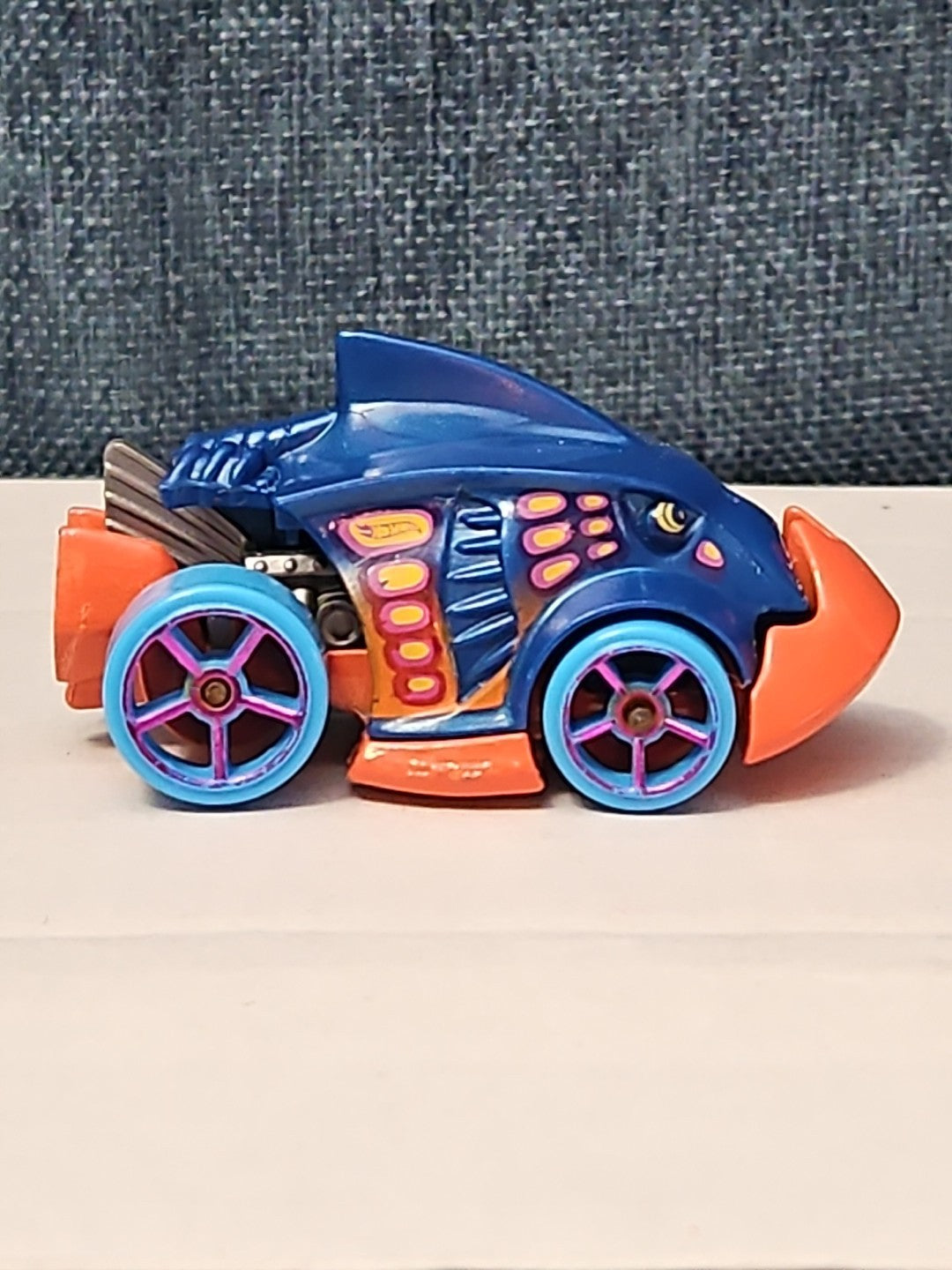 Hot Wheels Piranha Terror | 2013 First Edition | Blue & Orange Creature Car