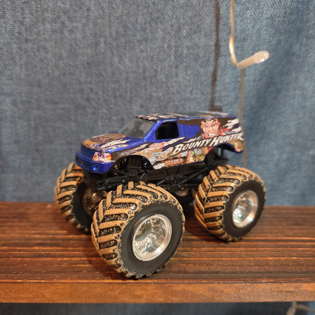 Hot Wheels Monster Jam Bounty Hunter Mud Treads Diecast 2012