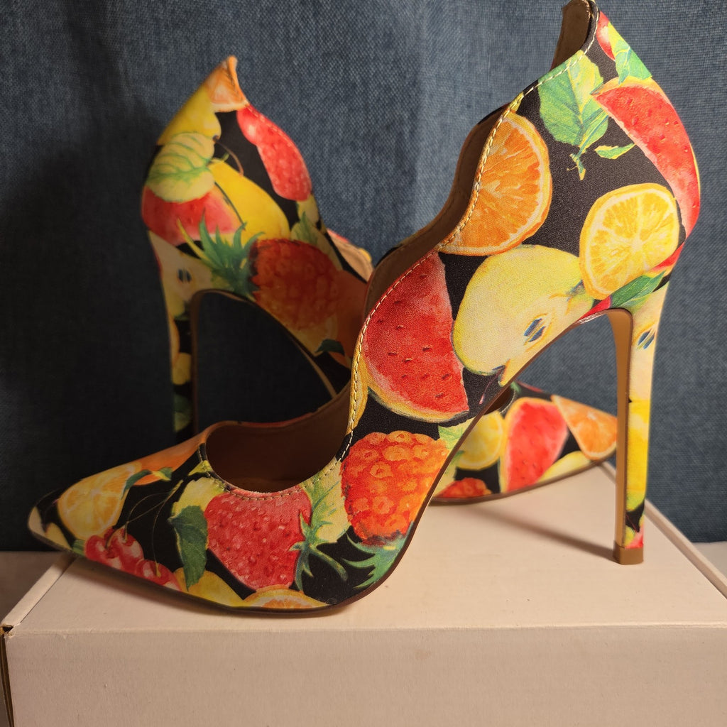 Liliana Fruit Print Pumps 8.5 Scalloped Stiletto Heels Watercolor Fruit Salad