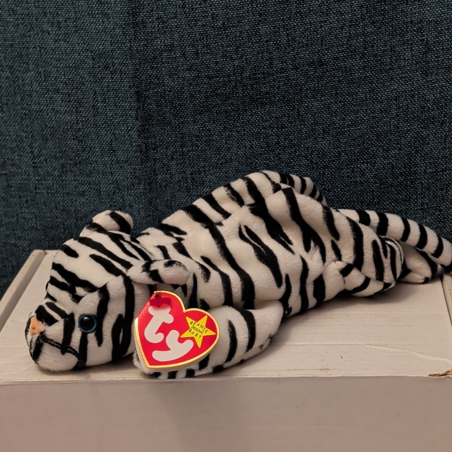 Ty Beanie Baby Blizzard White Tiger 1996 DOB Retired Stuffed Animal MWMT 04163