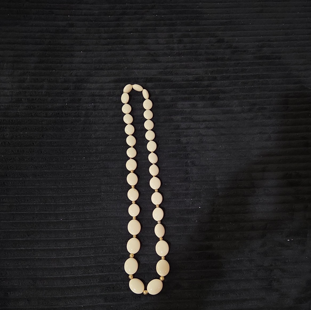 Vintage Cream Lucite Bead Necklace Graduated Flat Oval Disc Chain 32" No Clasp