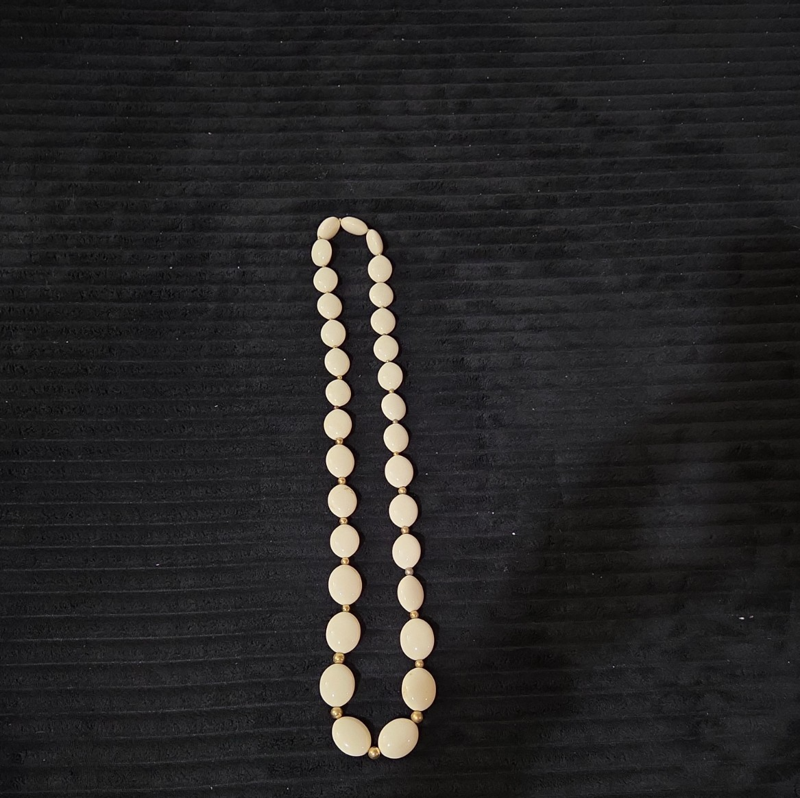Vintage Cream Lucite Bead Necklace Graduated Flat Oval Disc Chain 32" No Clasp