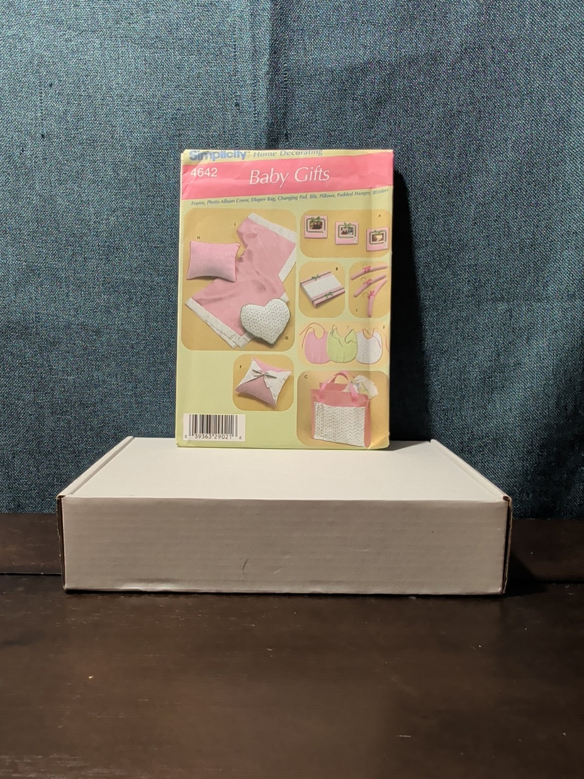 Simplicity 4642 Baby Gift Pattern Diaper Bag Bib Blanket Photo Album | UNCUT