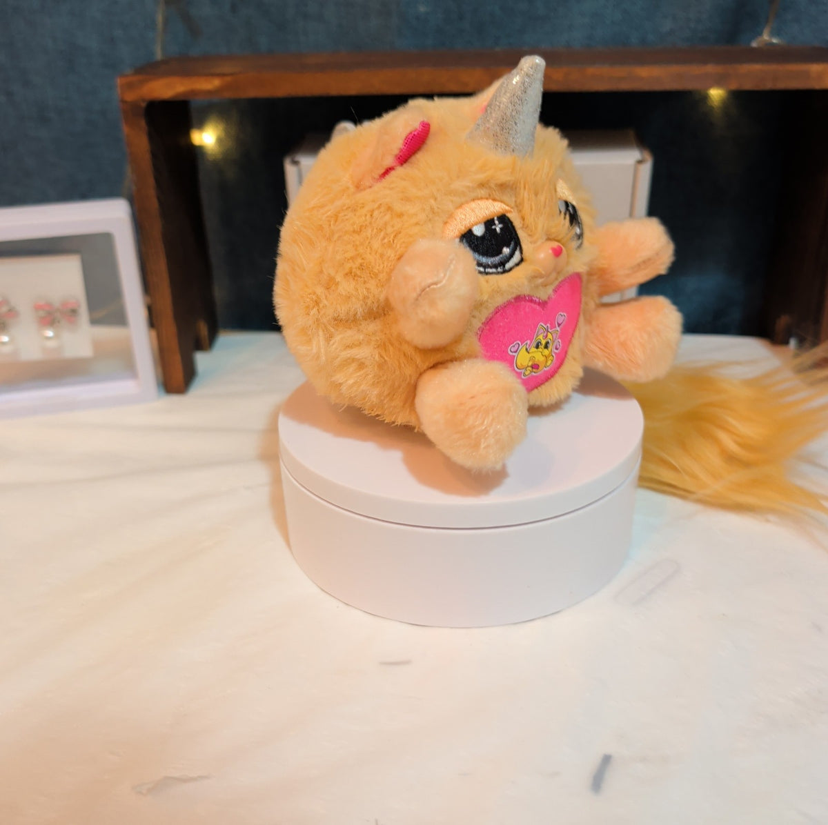 Zuru Rainbocorns Kittycorn Clover w/wings Surprise w/long furry beige tail