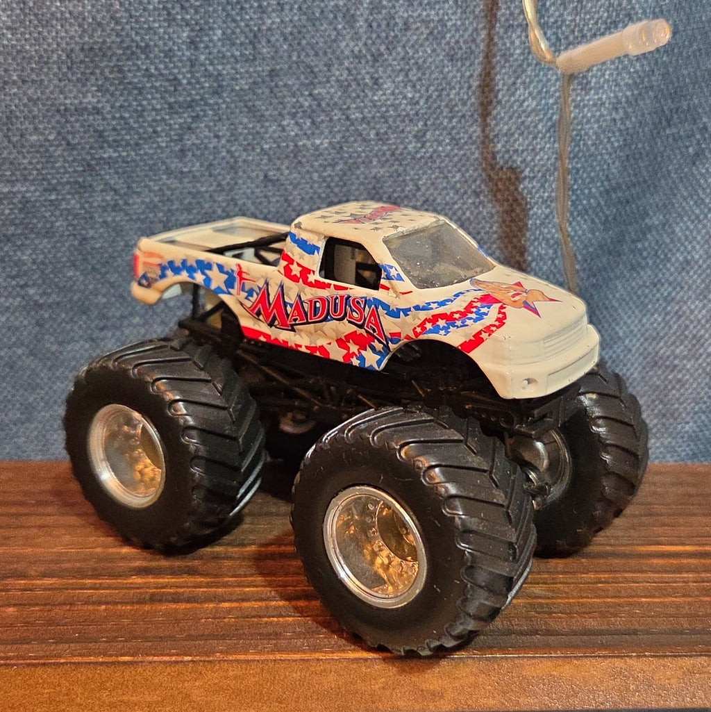 Hot Wheels Monster Jam Madusa Truck Diecast 2011