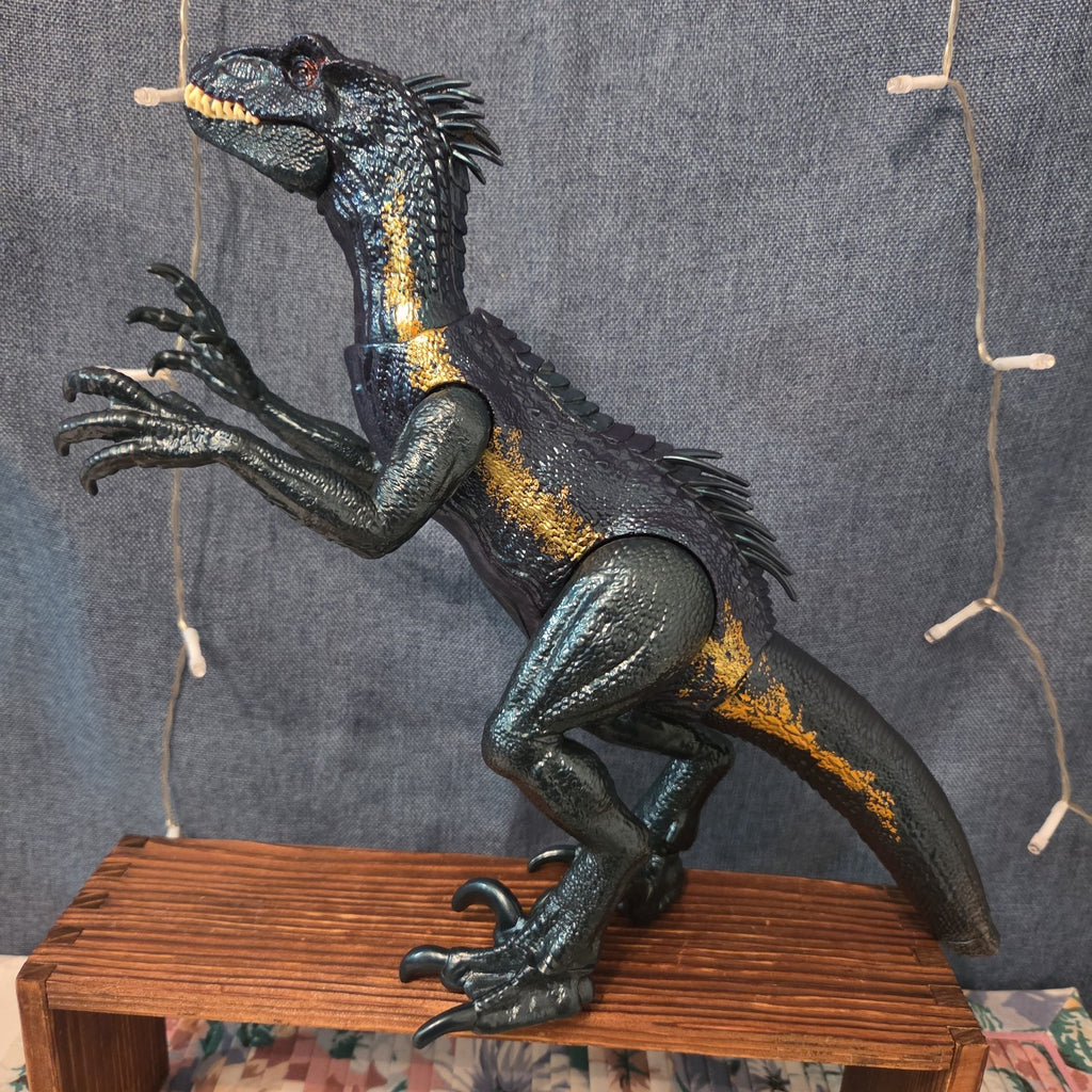 Mattel Jurassic World Indoraptor Action Figure Posable Toy