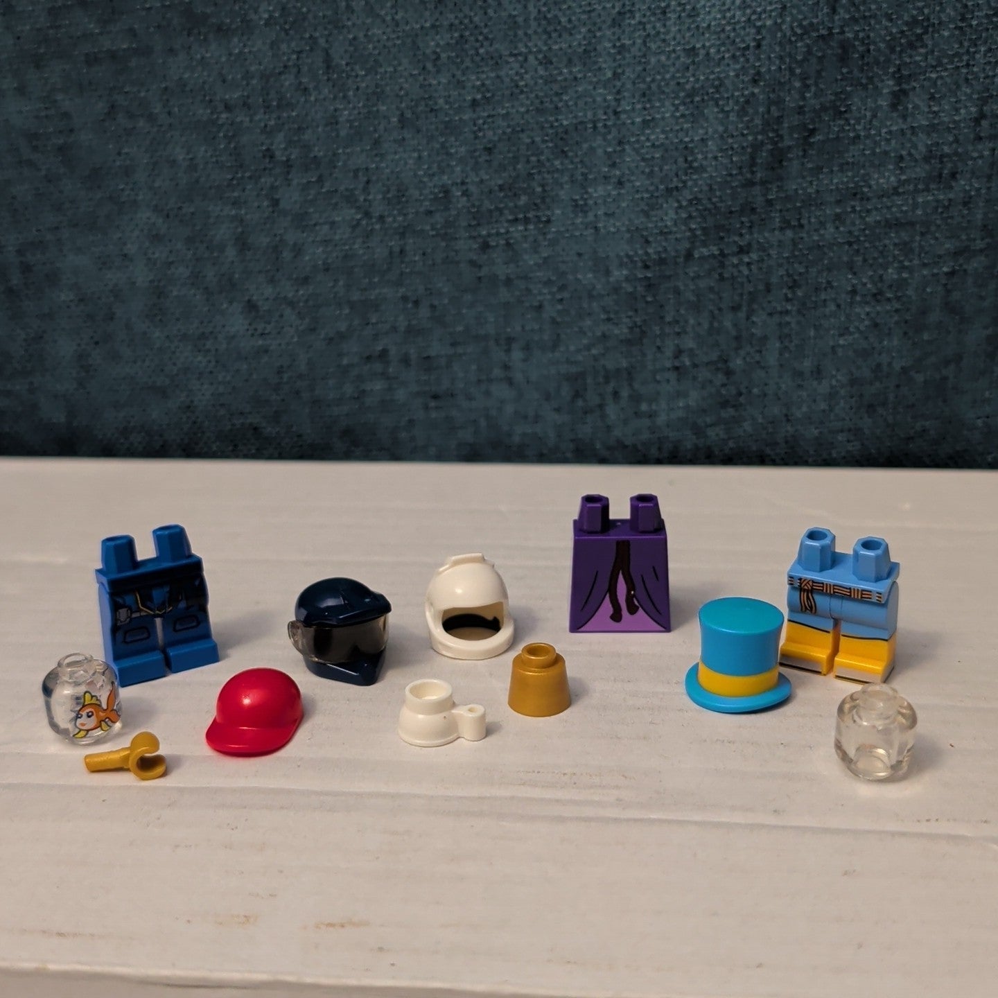 LEGO Minifigure Parts | Accessories GOLDFISH HEAD Hand Top Hat | Helmet Unique!
