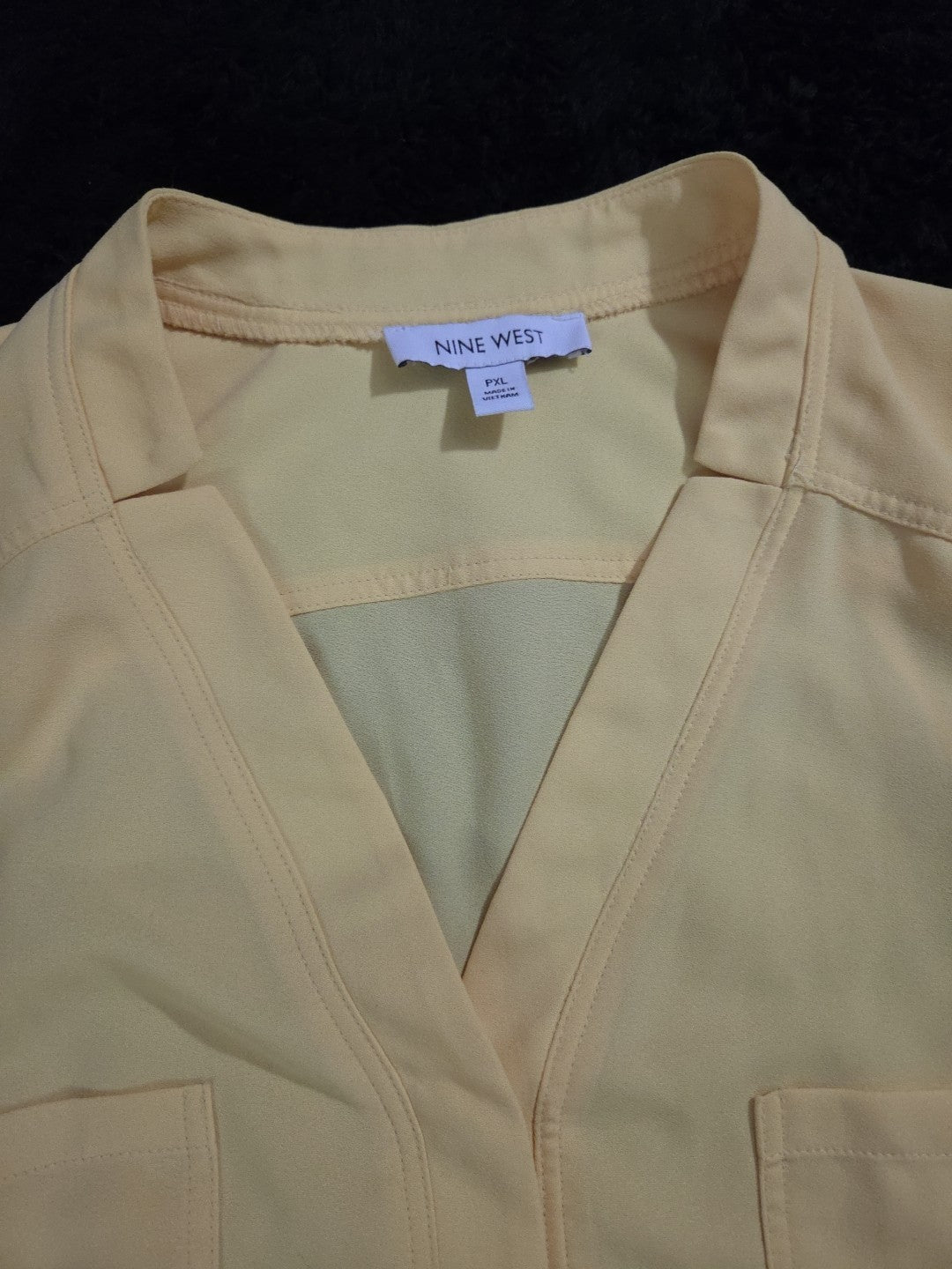 Nine West Petite XL PXL Yellow V-Neck Blouse Career Long Sleeve Pockets Popover