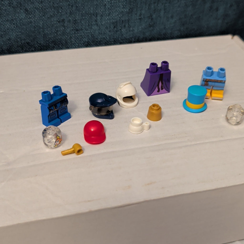 LEGO Minifigure Parts | Accessories GOLDFISH HEAD Hand Top Hat | Helmet Unique!
