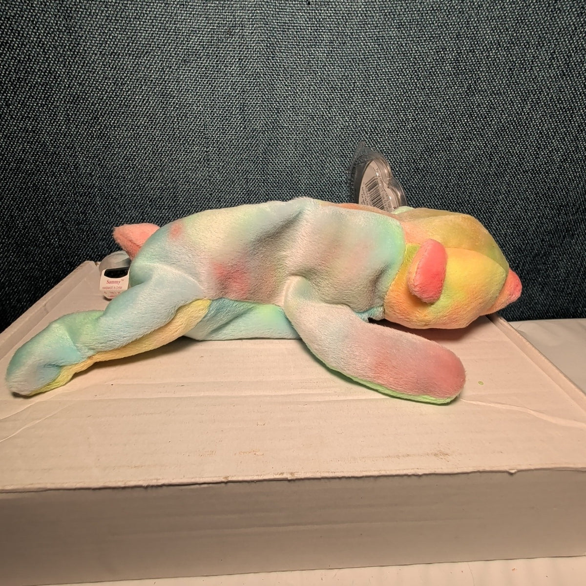 Sammy TY Beanie Baby 1999 Retired Tie-Dyed Multicolor Bear w/ Protector