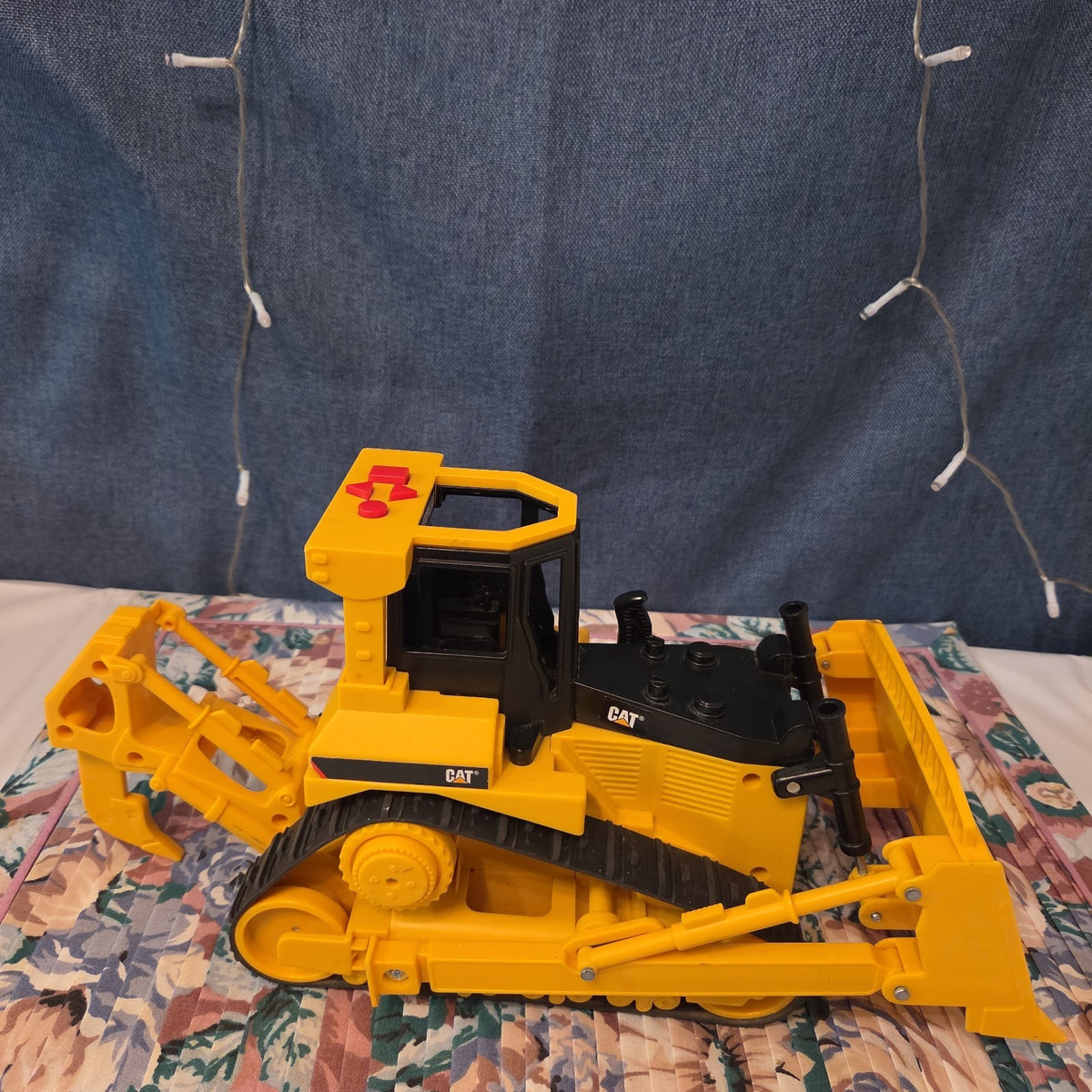 Caterpillar CAT Bulldozer Toy Plastic Construction Vehicle Y2K