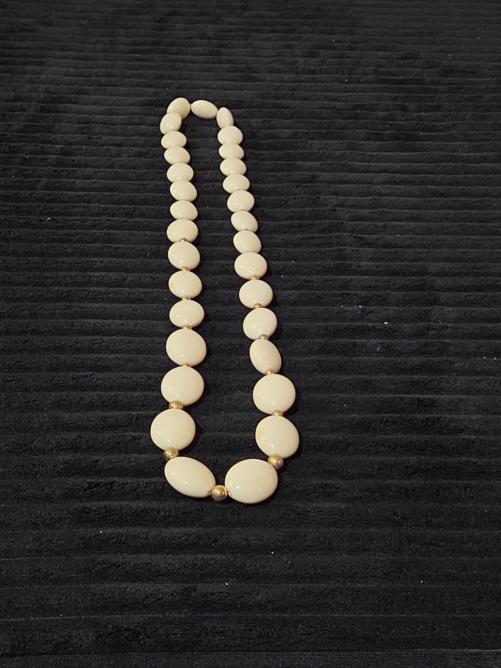 Vintage Cream Lucite Bead Necklace Graduated Flat Oval Disc Chain 32" No Clasp