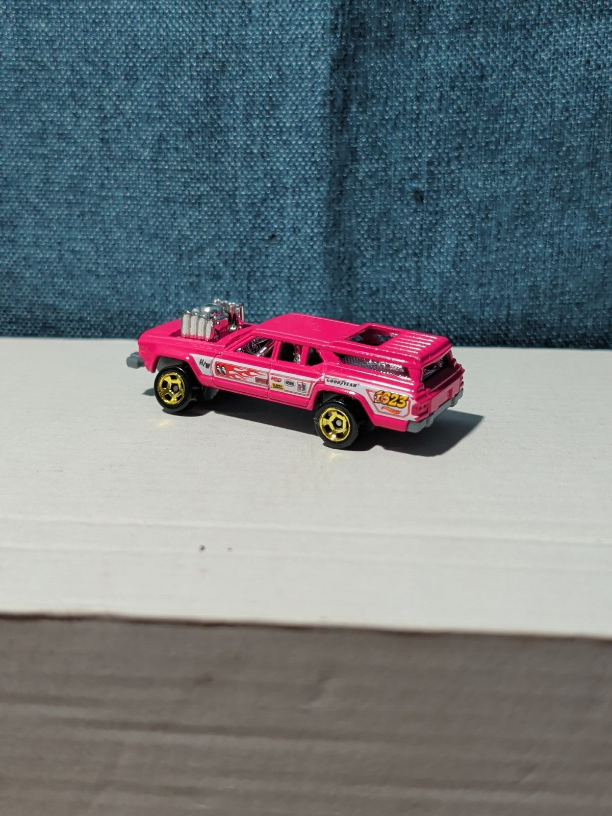 Hot Wheels Cruise Bruiser Pink | 2015 HW Wagons Demolition Derby | Loose Diecast
