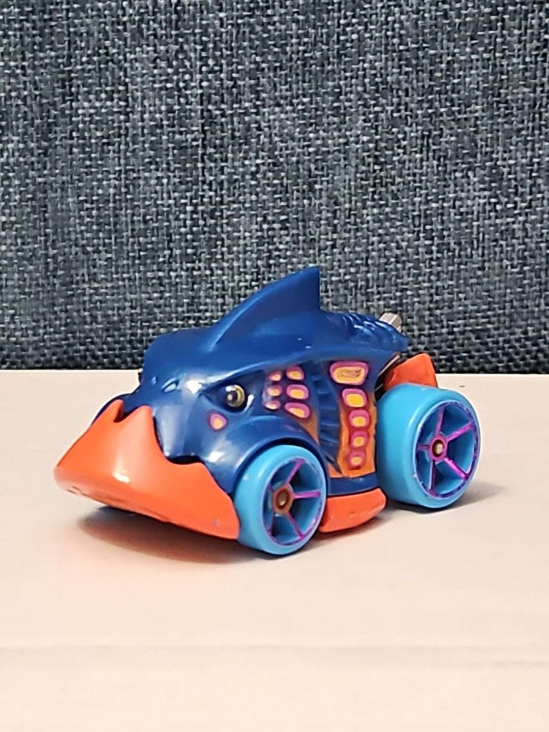 Hot Wheels Piranha Terror | 2013 First Edition | Blue & Orange Creature Car