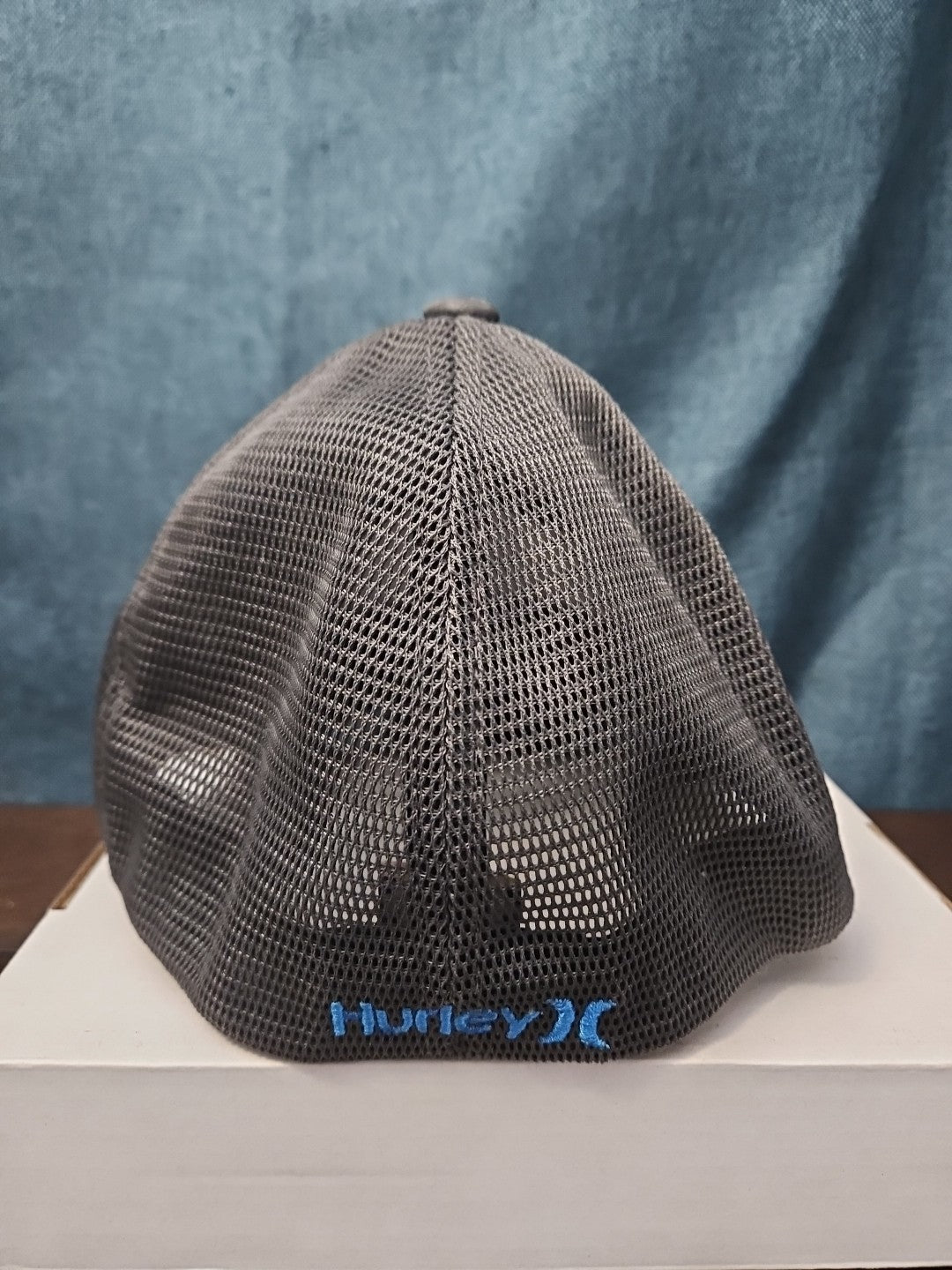 Hurley Flex-Fit Mission Trucker Hat Cap Size L/XL Gray Mesh Performance Surf