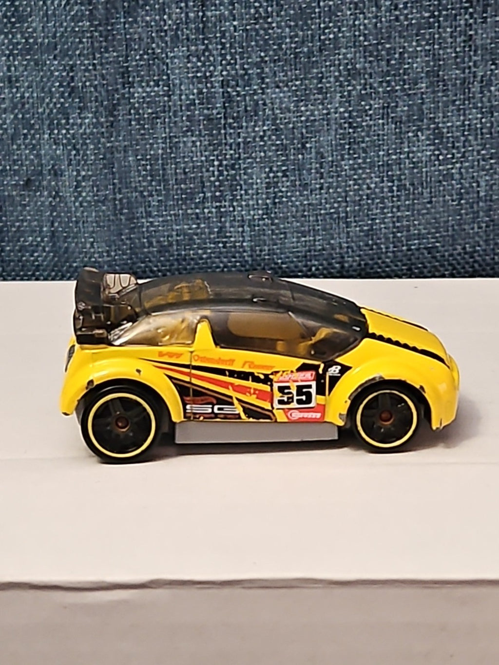 Hot Wheels Super Gnat | 2013 HW Stunt Track Aces | Yellow #55 Race Car