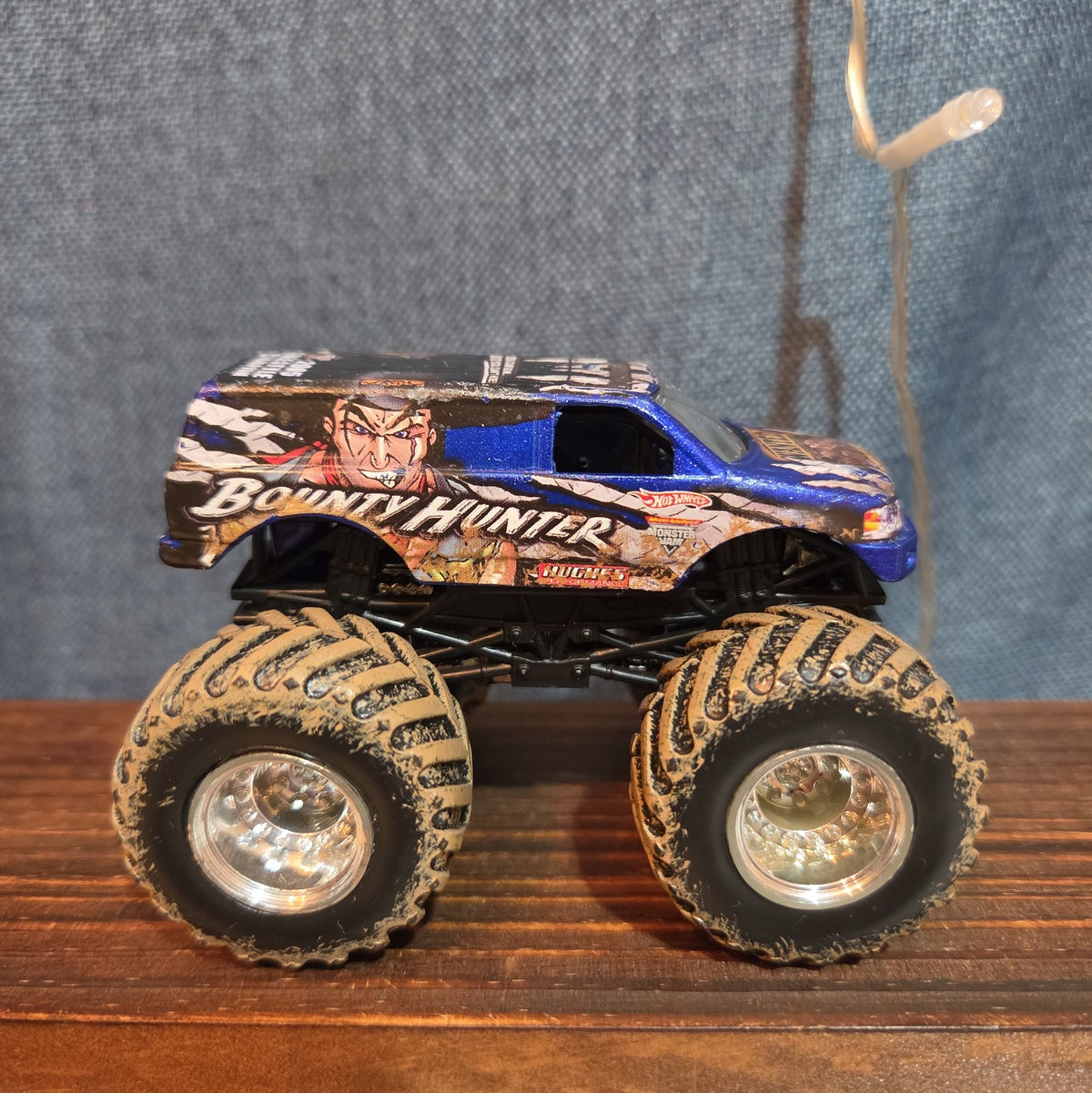 Hot Wheels Monster Jam Bounty Hunter Mud Treads Diecast 2012
