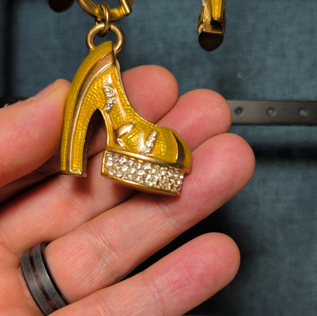 High Heel Shoe Pendant Necklace Gold Tone Rhinestone Y2K