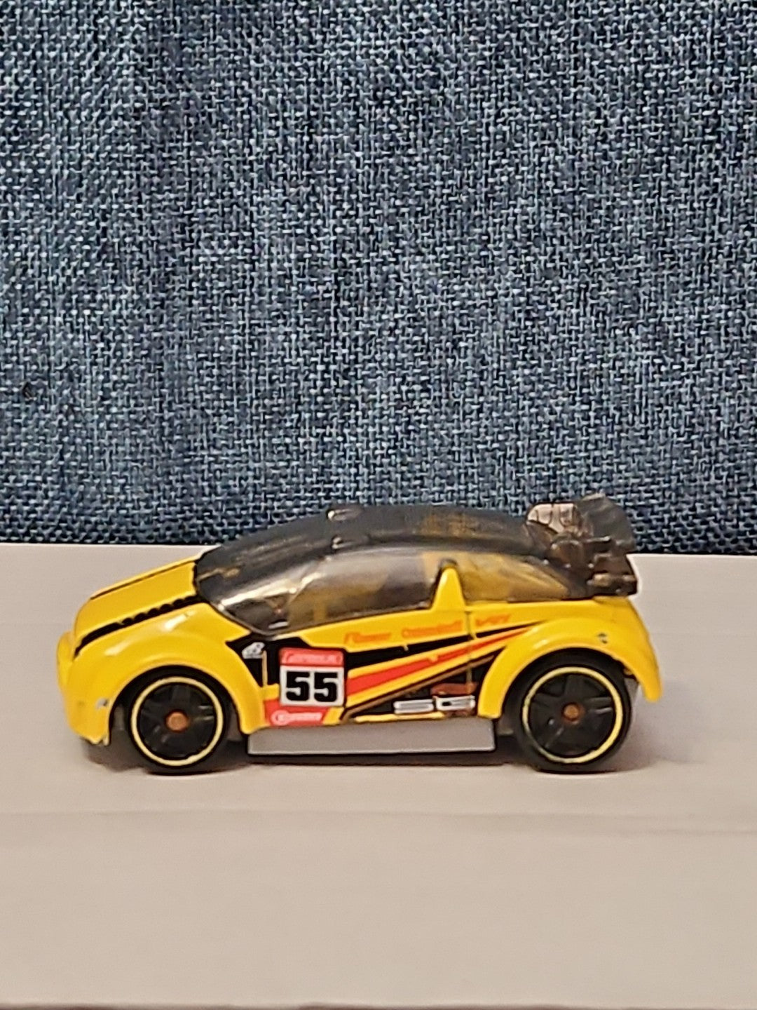 Hot Wheels Super Gnat | 2013 HW Stunt Track Aces | Yellow #55 Race Car