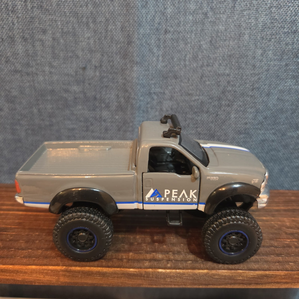 First Gear Custom Ford F-250 Lifted Peak Suspension Diecast Off-Road