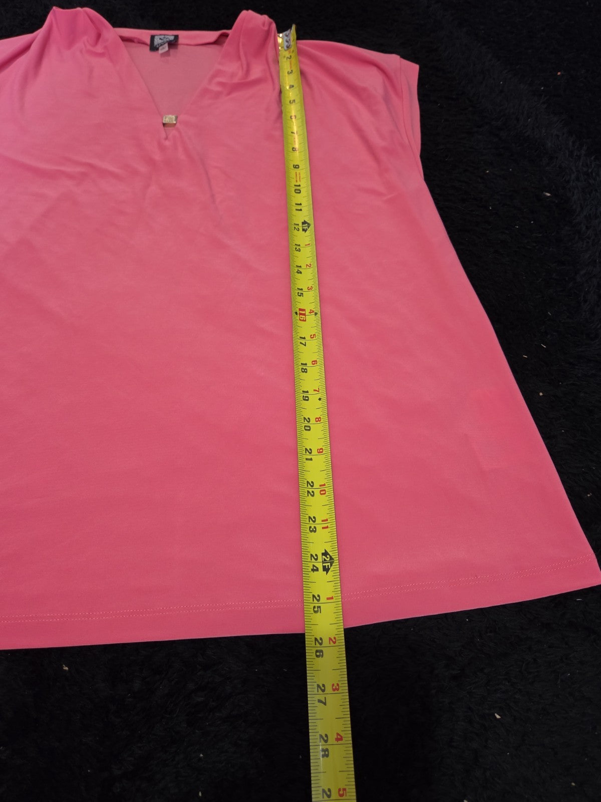 Anne Klein Sport Blouse Coral Lion Logo V-Neck Jersey Career Top Gently Used L