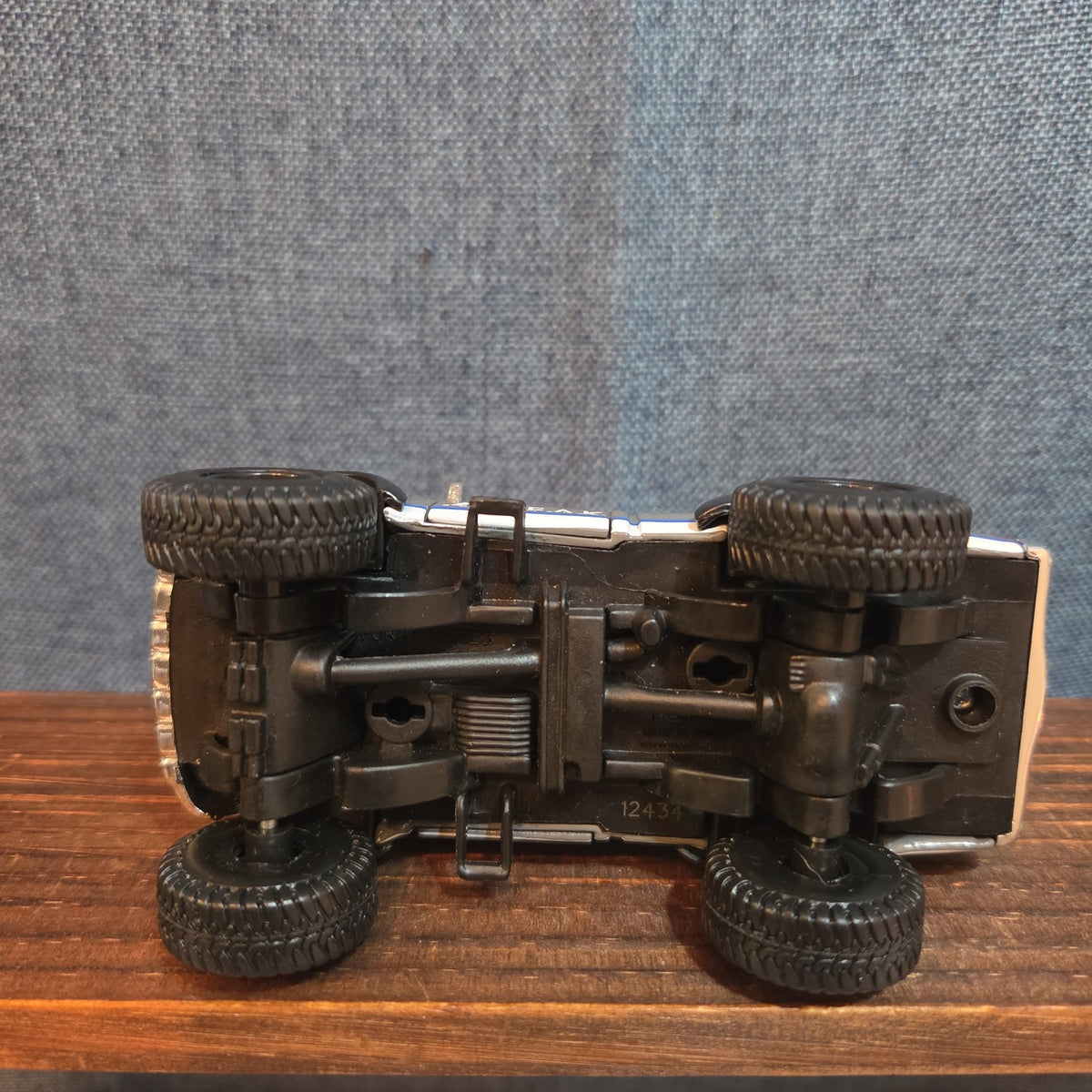 First Gear Custom Ford F-250 Lifted Peak Suspension Diecast Off-Road