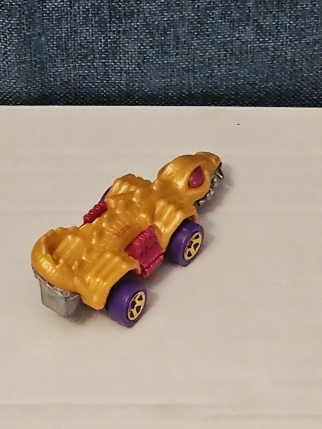 Hot Wheels Dino Riders Fangster 2015 Gold Exclusive Car Vehicle Dinosaur
