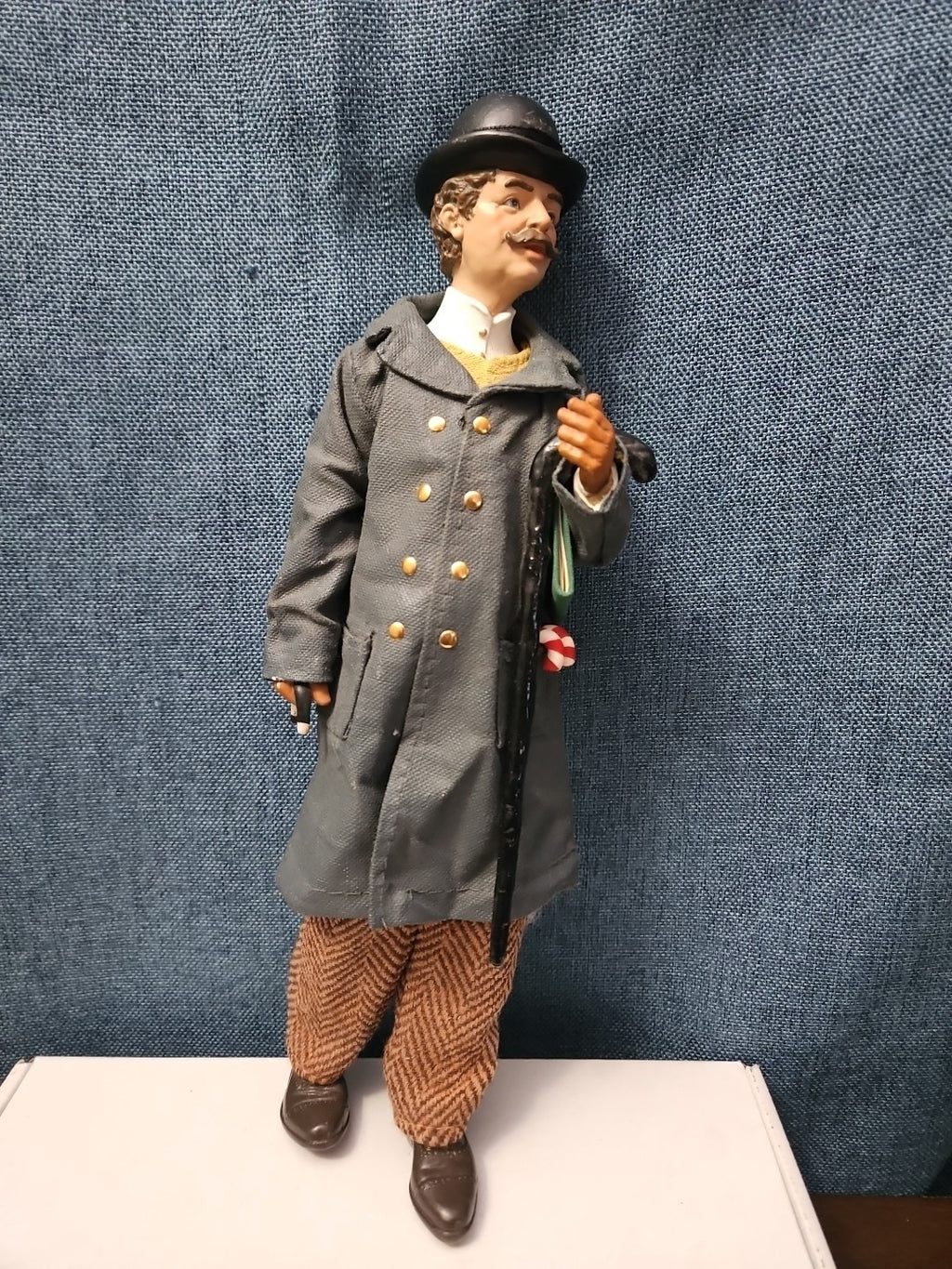 Possible Dreams Clothtique "Victorian Gentleman Caroler" (2003)