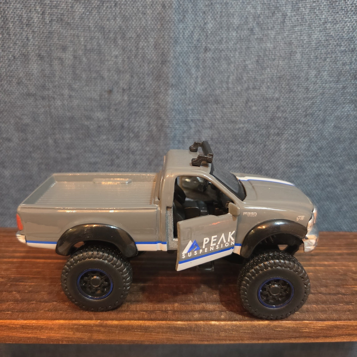 First Gear Custom Ford F-250 Lifted Peak Suspension Diecast Off-Road