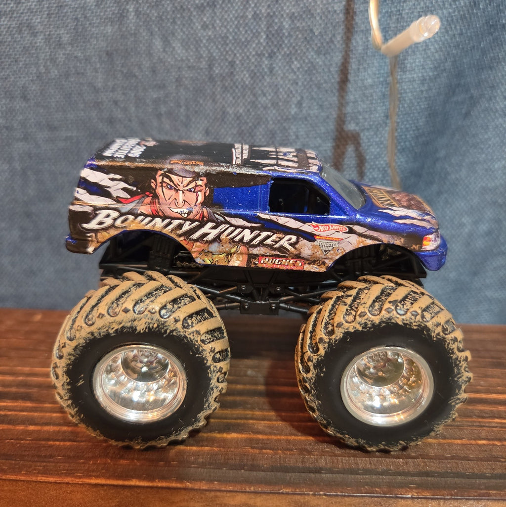 Hot Wheels Monster Jam Bounty Hunter Mud Treads Diecast 2012