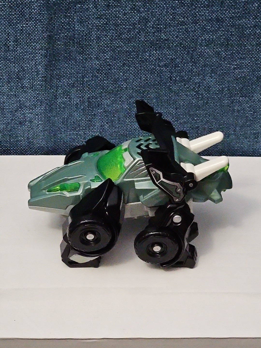 VTech Switch & Go Dinos Turbo Triceratops Transforming Race Car | Friction Motor