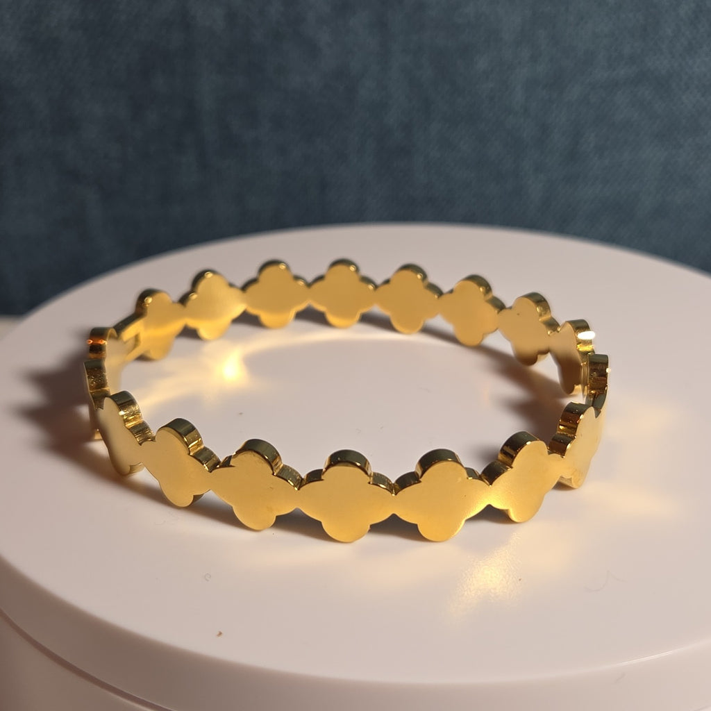 Hinged White Clover Bangle Bracelet Gold Tone Enamel