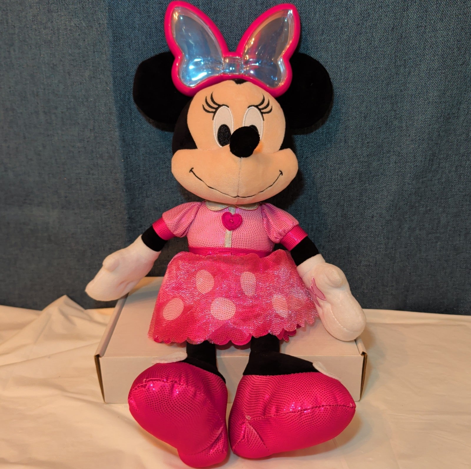 Disney Jr Colorfinity Minnie Mouse Interactive Plush 15" Light Up Talking Toy